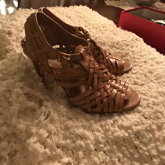 Authentic Tory Burch heel - Picture 1 of 8