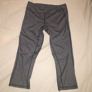 Cropped dark grey running leggings!