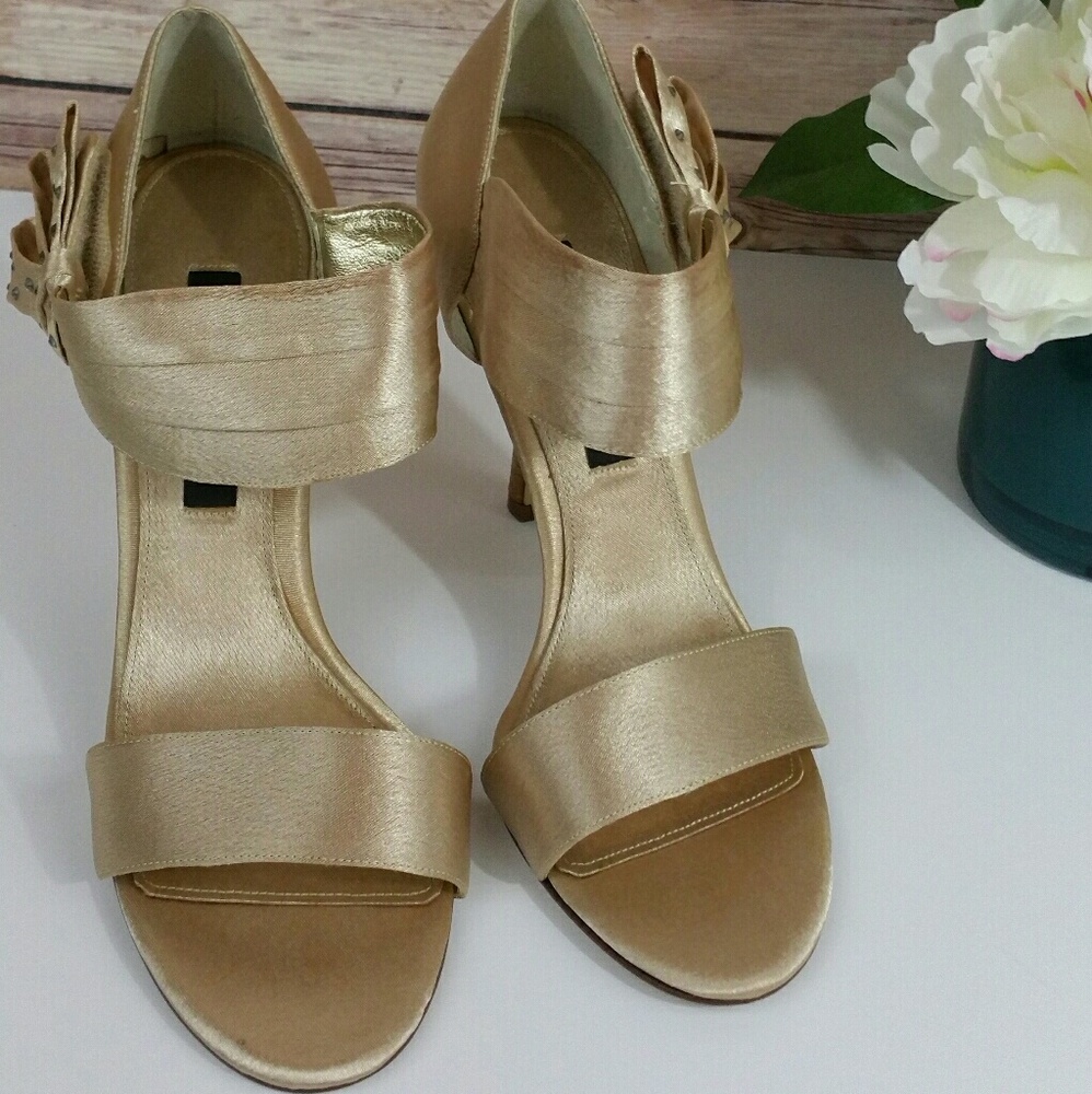 Nina Gold Satin shoes size 7.5 pre-owned