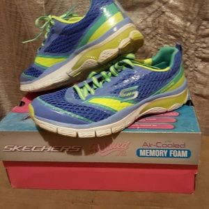 Sketchers memory foam sneakers