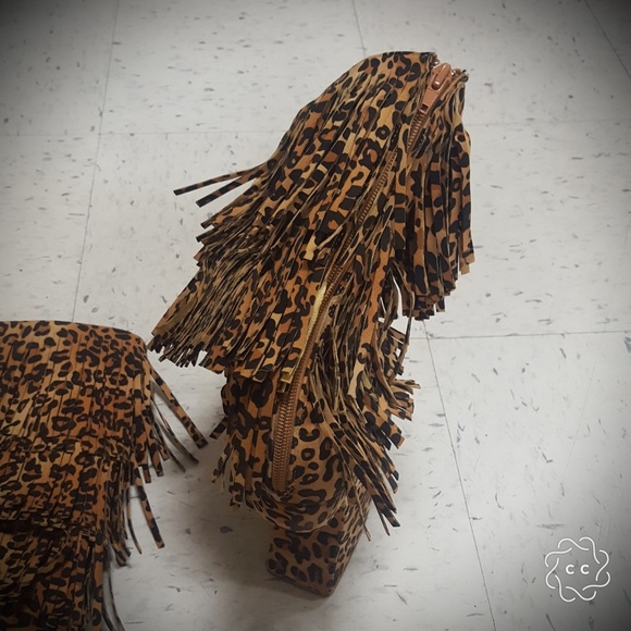 Funky leopard print platform boots - Picture 2 of 3