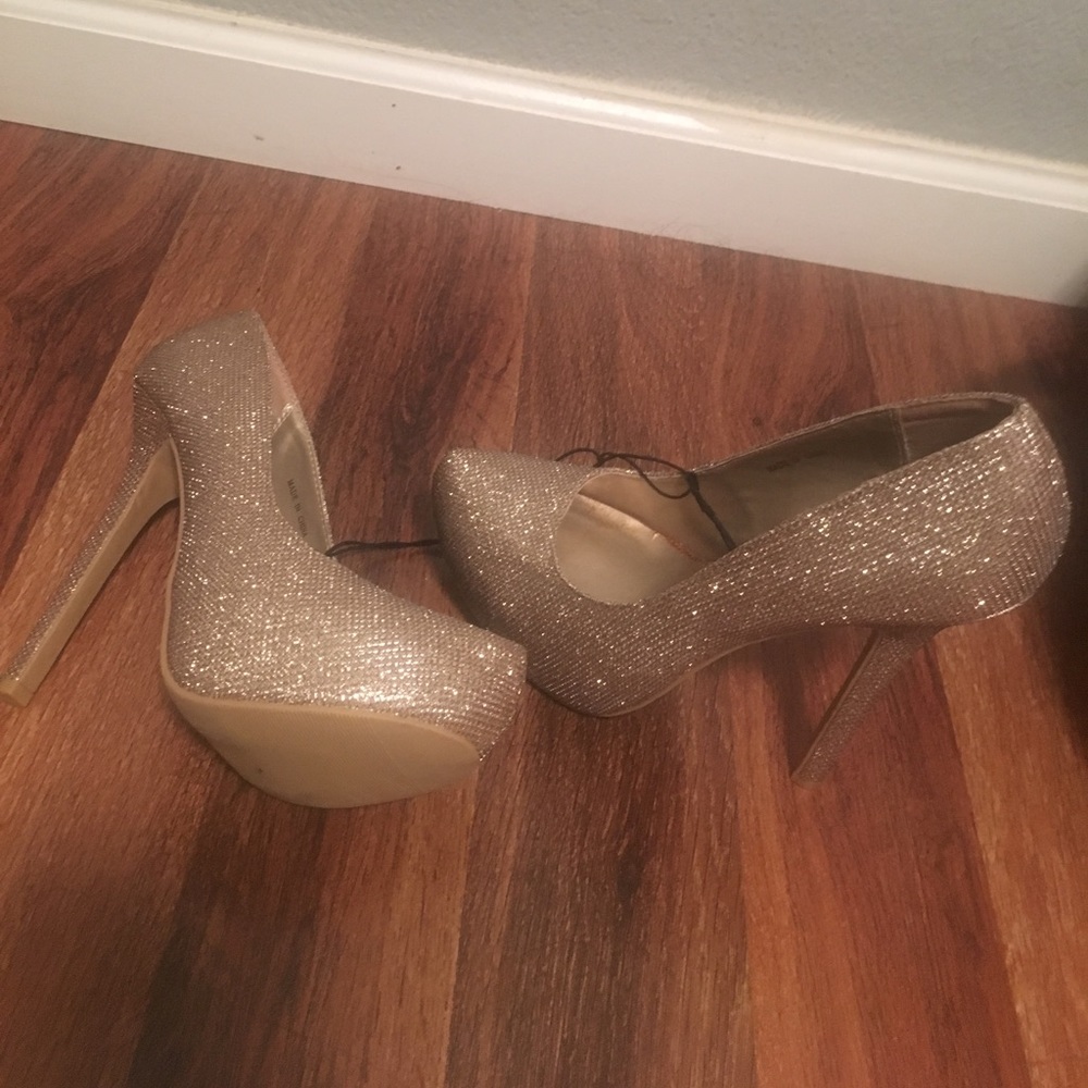 Gold glitter pumps✨✨✨