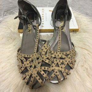 Report Felecia T Strap Flat Sandal