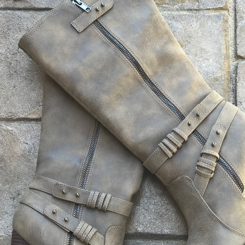 Wedge Boot - Picture 3 of 3