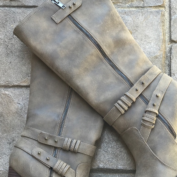 Wedge Boot - Picture 3 of 3