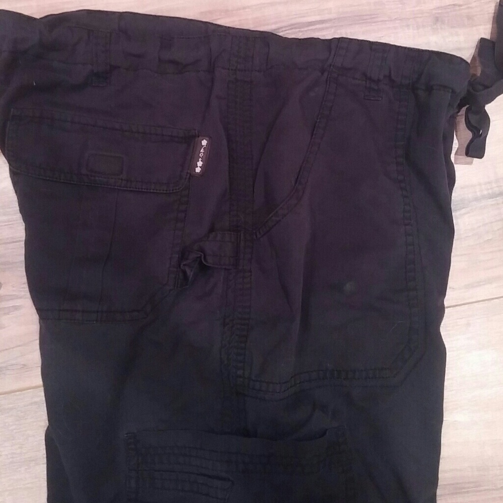 Koi cargo style scrub pants, Size large. Black