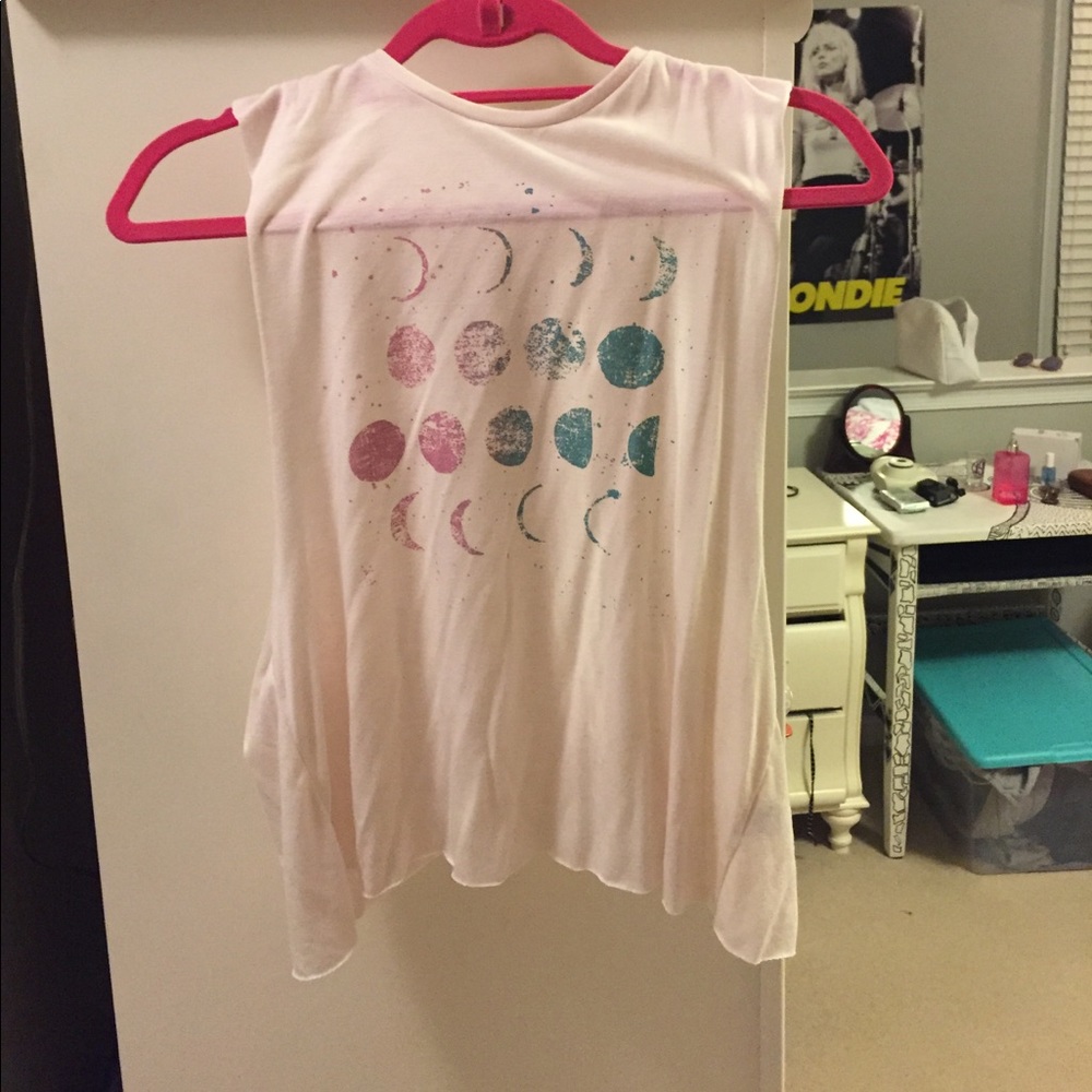 Open back muscle moon tshirt