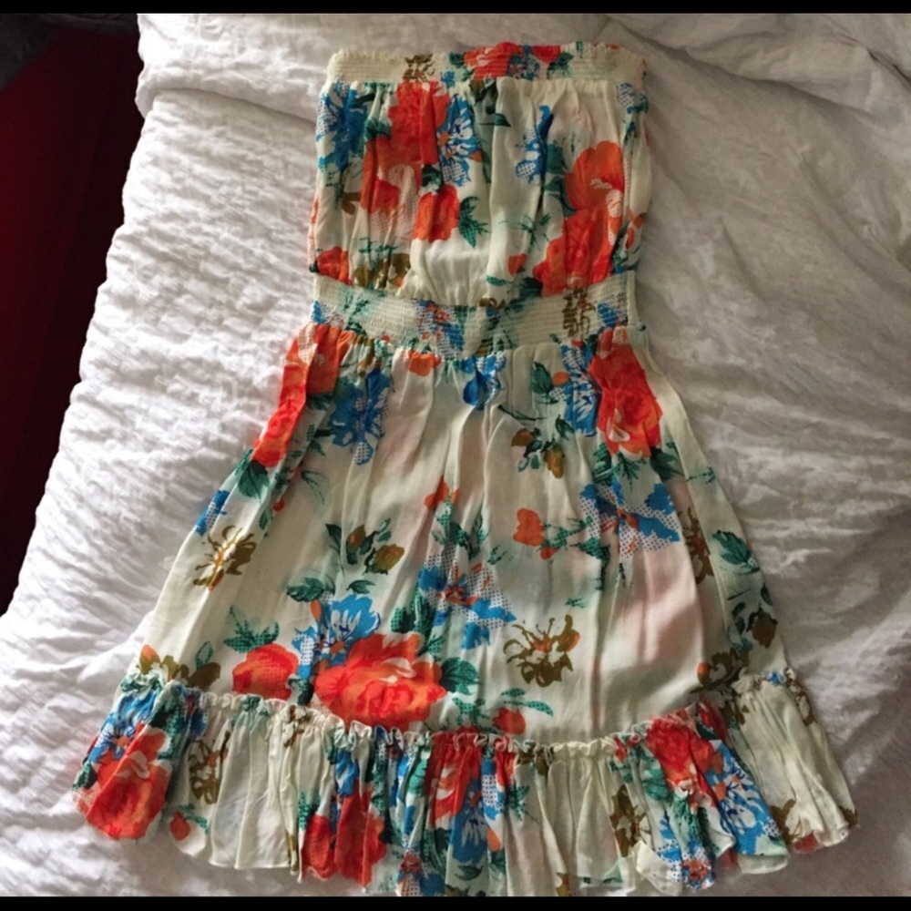 ISO: This Poetry floral strapless Dress🌺