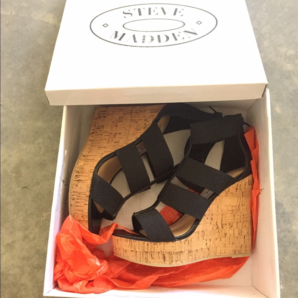 Final Markdown: 6.5 Steve Madden wedges