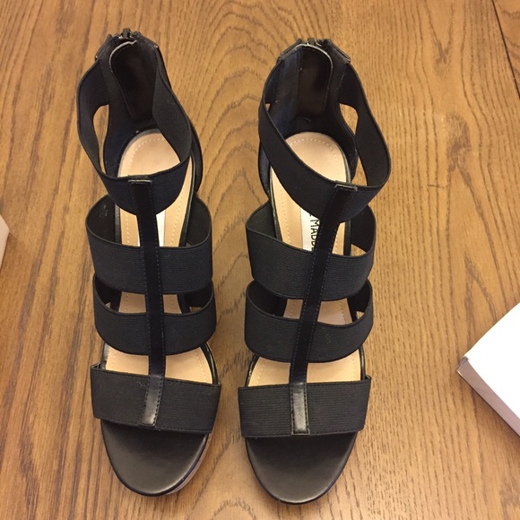 Final Markdown: 6.5 Steve Madden wedges - Picture 3 of 3
