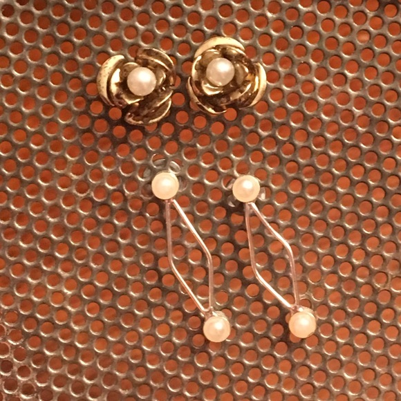 BRAND NEW 💛 Bundle of Gold and Pearl Earrings - Picture 1 of 4