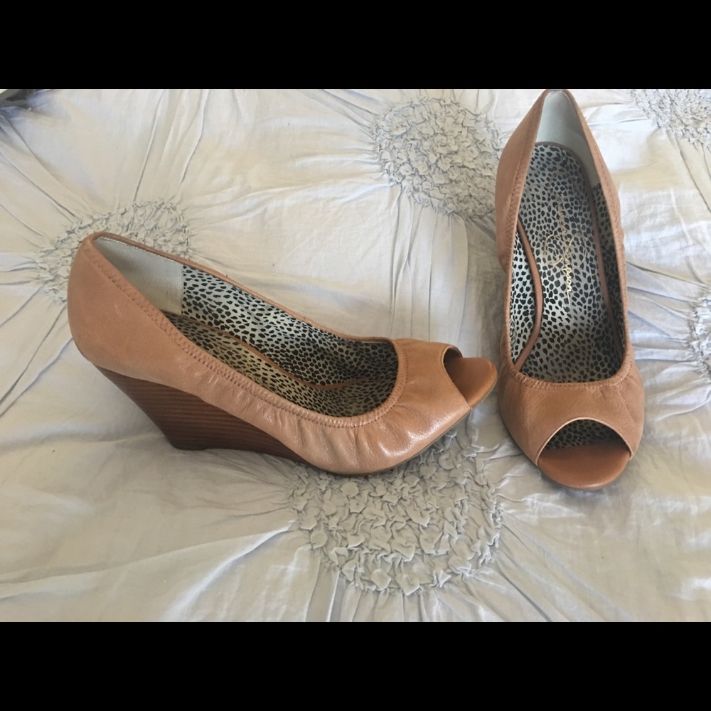 Jessica Simpson camel colored leather wedges