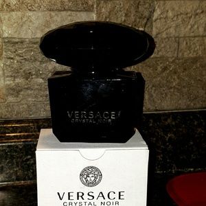 Versace Crystal Noir women's perfume