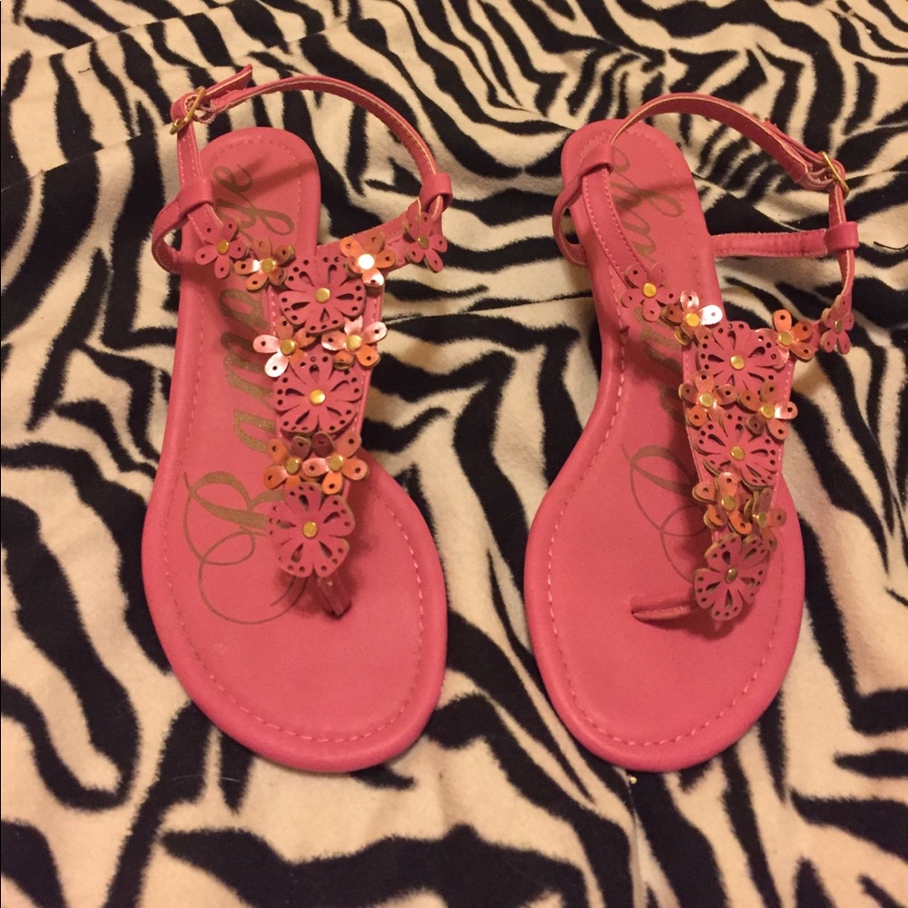 💘Sale💘Pink flower Rampage sandals