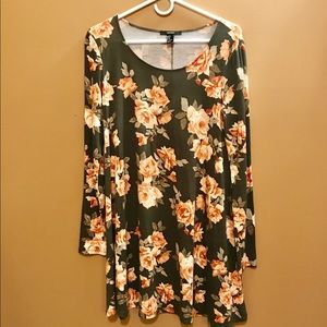 Adorable green floral swing dress!