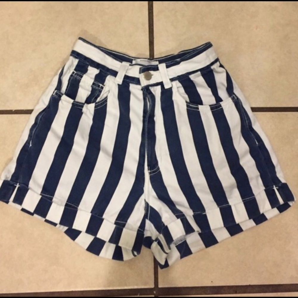 American Apparel navy shorts :)