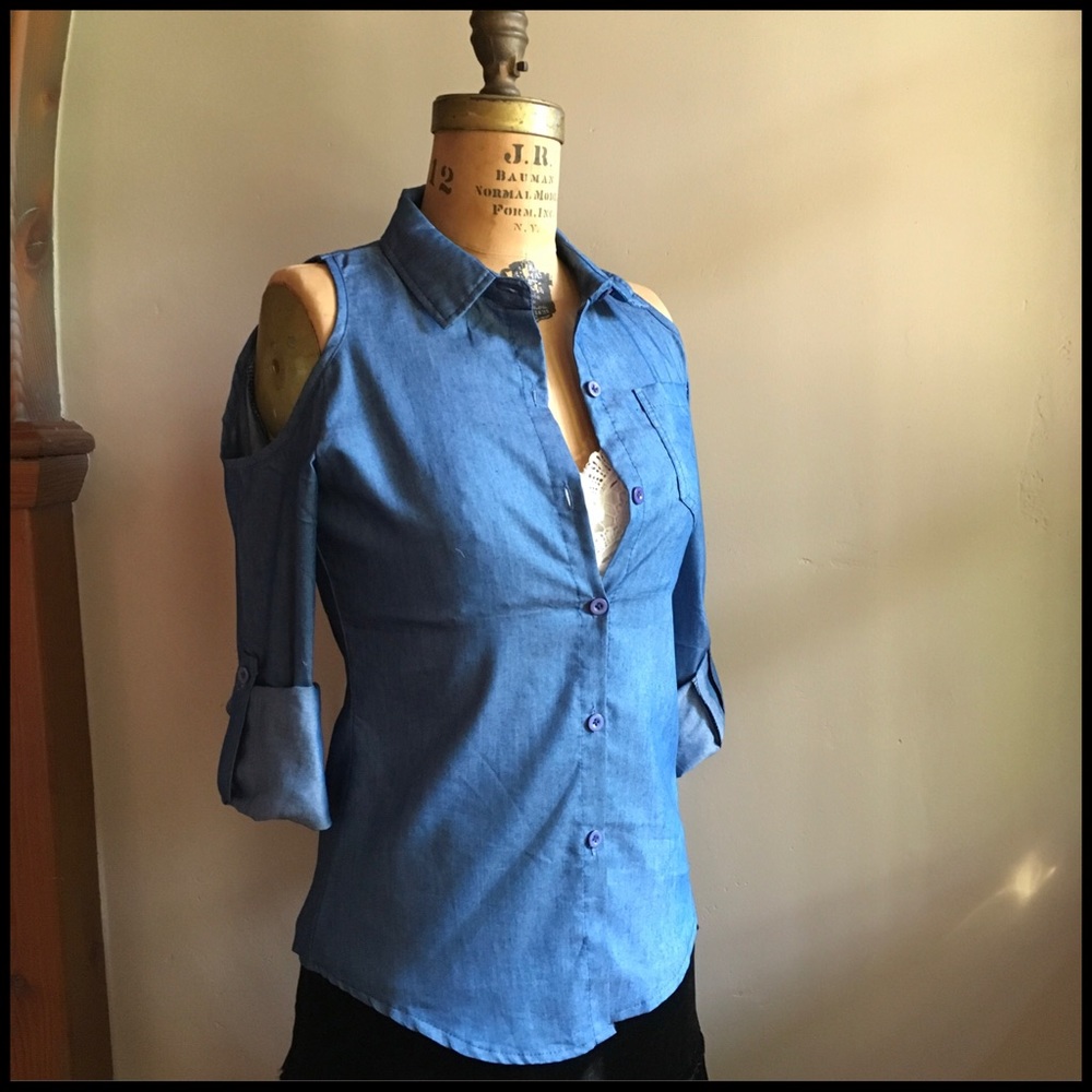 Cold-Shoulder Chambray Blouse - Picture 4 of 7