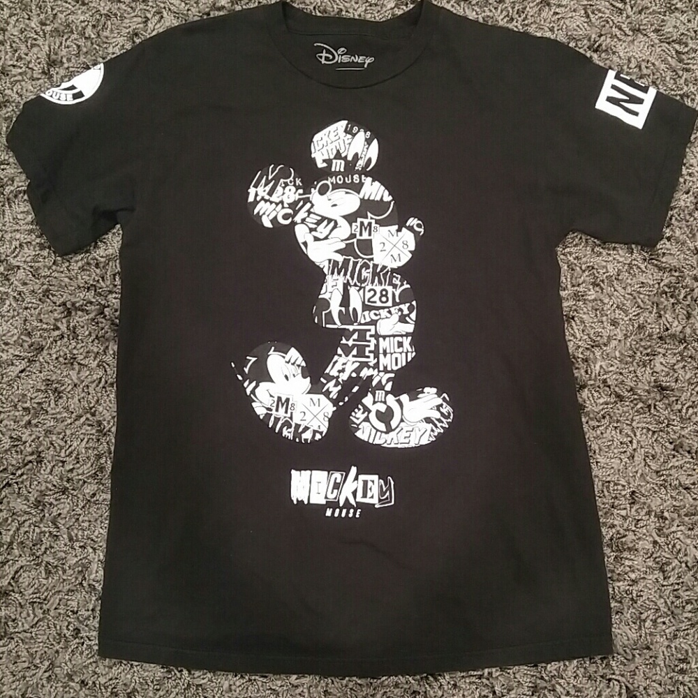 Disney Collection by Neff mickey shirt size small