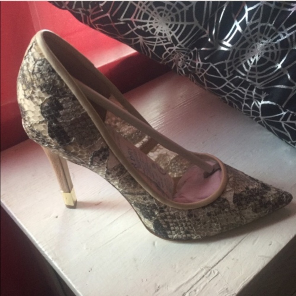 NEW Guess BABBIT Mesh Snake Print High Heels