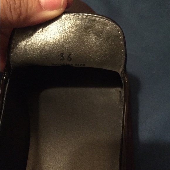 🎉Make an Offer ! Hogan SLIP ON with tassels - Picture 5 of 5