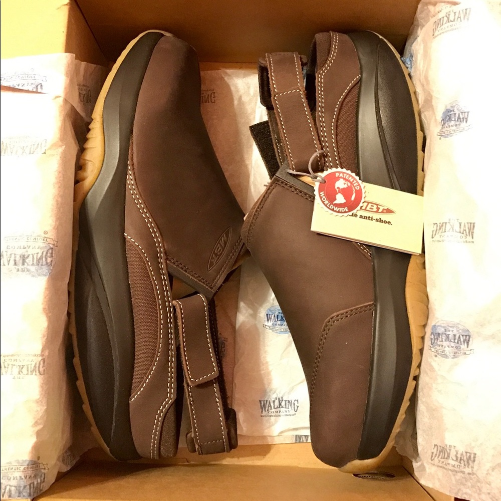 MBT MENS UNONO CHOCOLATE SLINGBACK CLOGS