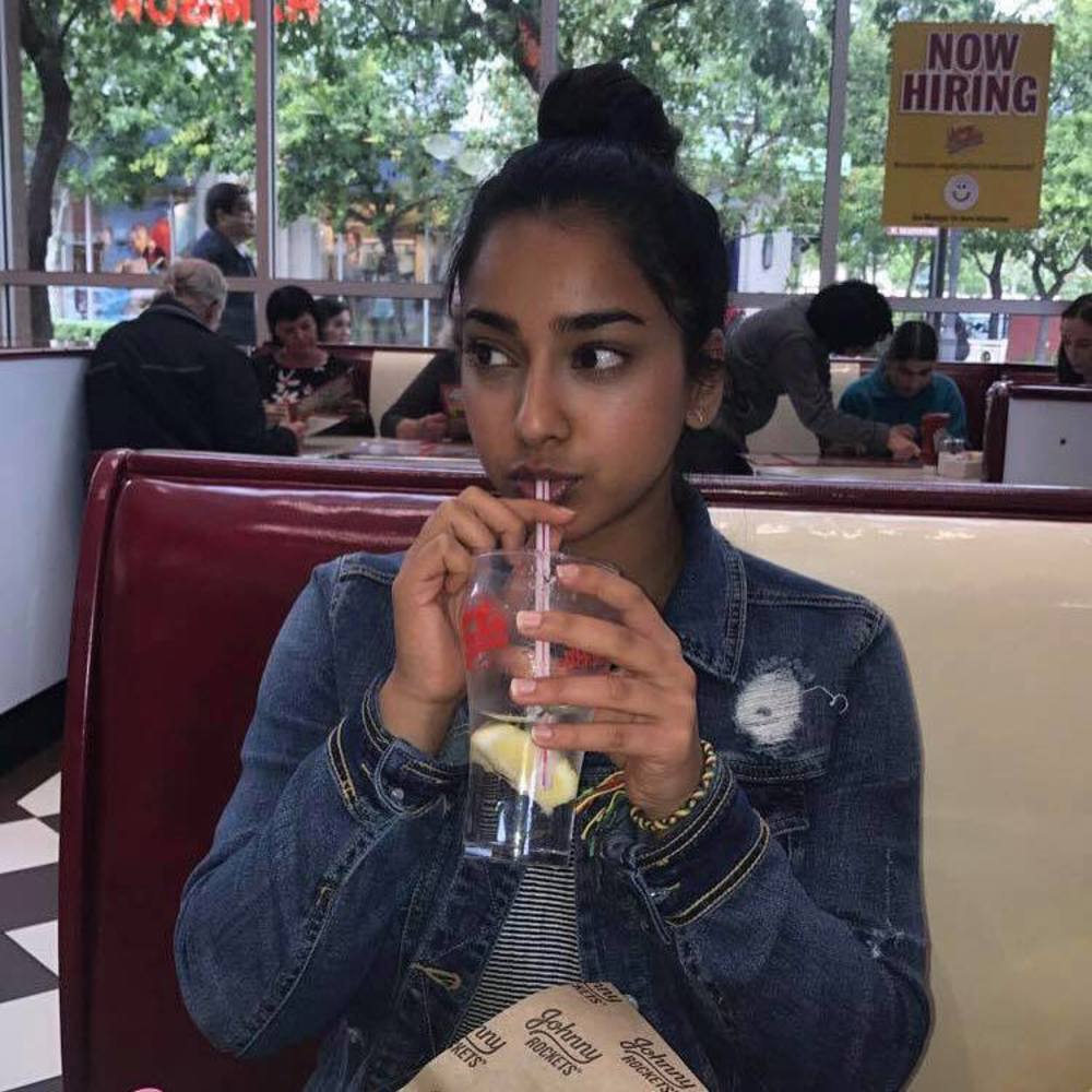 Meet your Posher, Aakriti