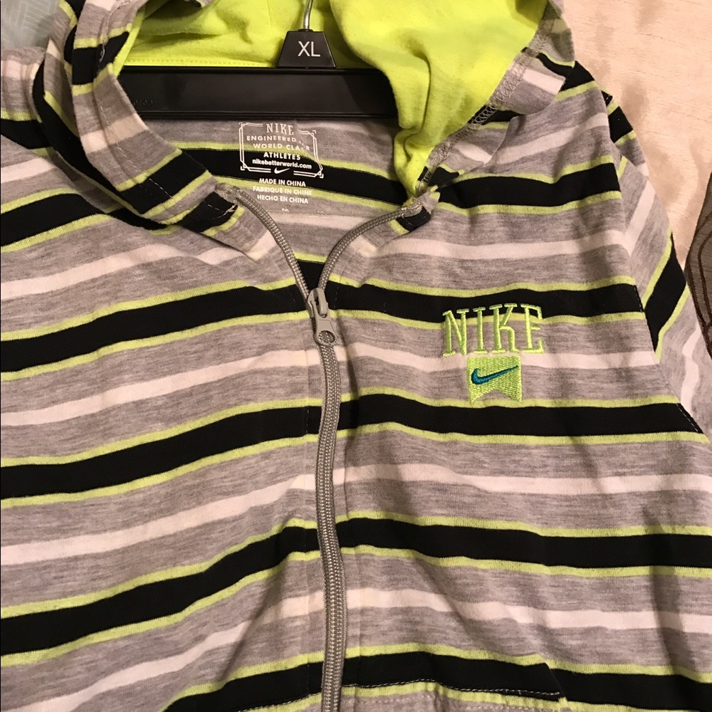 Boys Nike hooded.  Size m zip up  light jacket