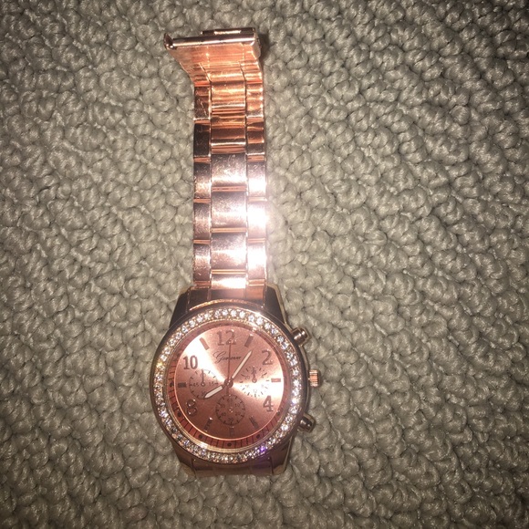 Rose gold watch - Picture 2 of 3