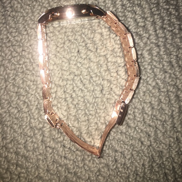 Rose gold watch - Picture 3 of 3