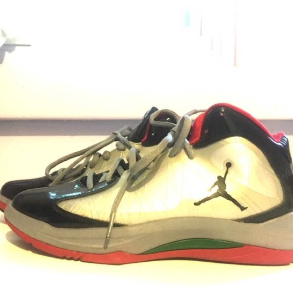 almost new air jordans// red, silver colorway