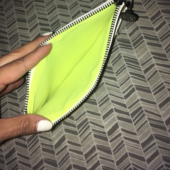 White clutch! - Picture 2 of 3