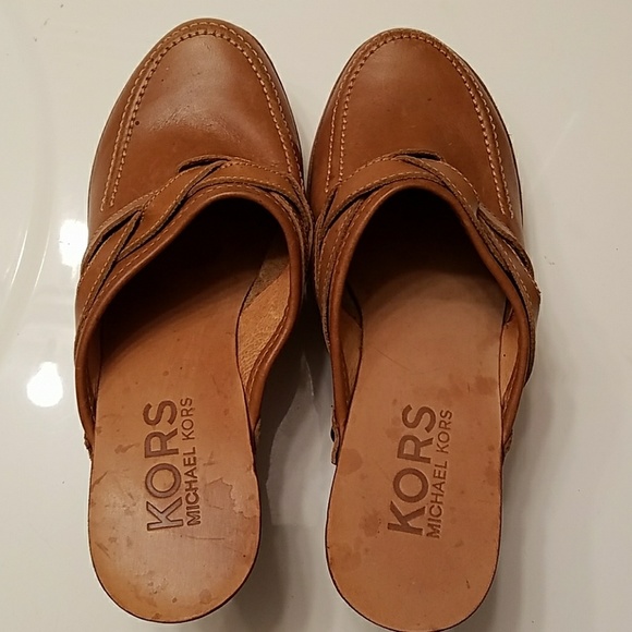 Authentic Michael Kors KORS Slide-Ons - Picture 2 of 4