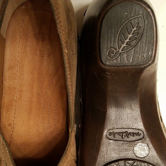 Nurture Super Comfortable Light Tan Clogs - Picture 4 of 4