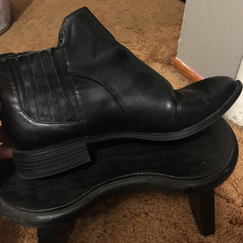 Black Chelsea boots