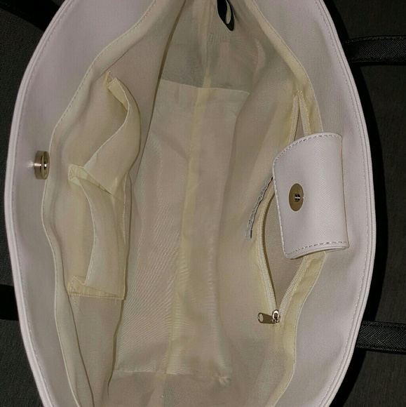 Kenneth Cole Reaction Tote - Picture 5 of 8