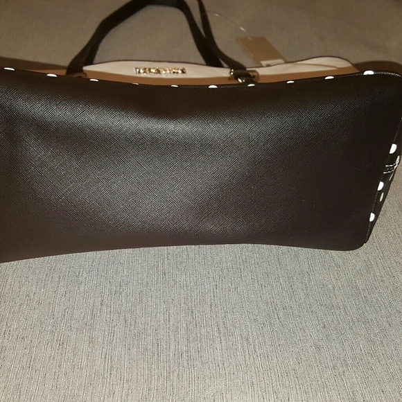 Kenneth Cole Reaction Tote - Picture 6 of 8