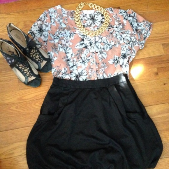 Forever 21 floral top - Picture 2 of 3