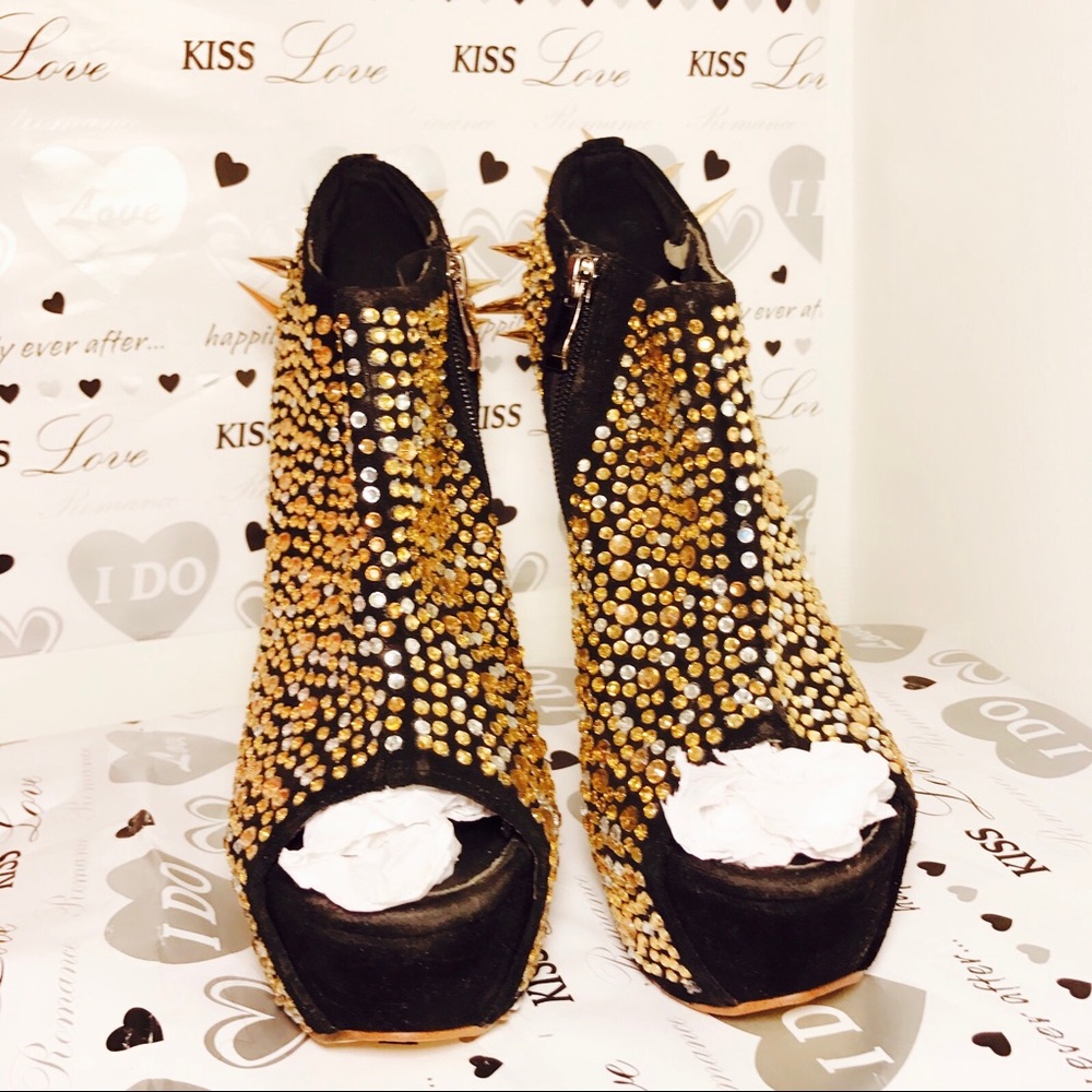 Black leather studded open toe heelless