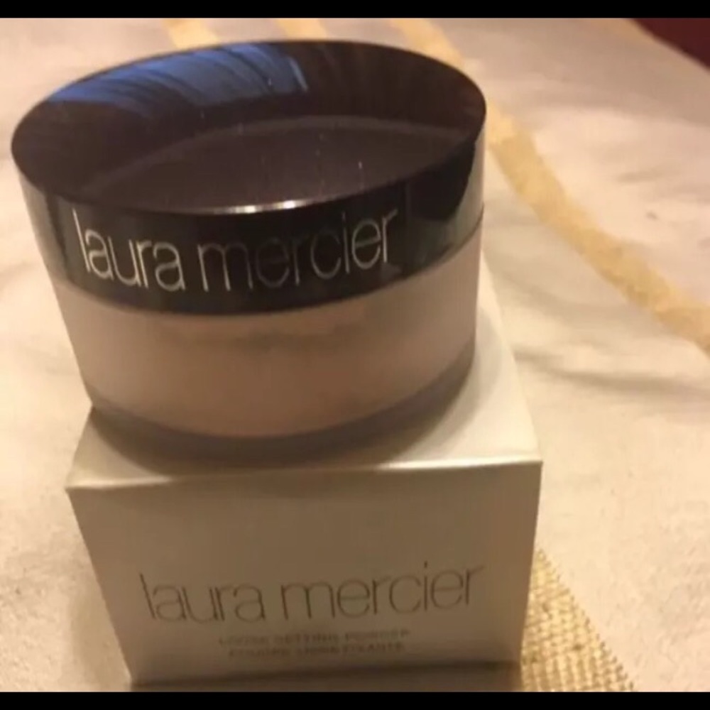 Laura Mercier setting powder