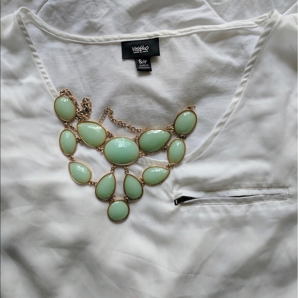 White High-Low Tee - Picture 4 of 4