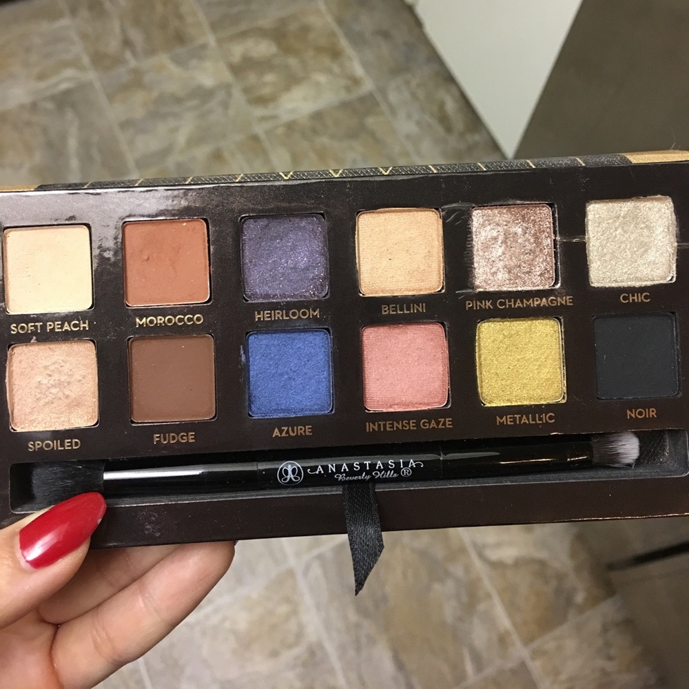 LE Anastasia Beverly Hills Shadow Couture Palette
