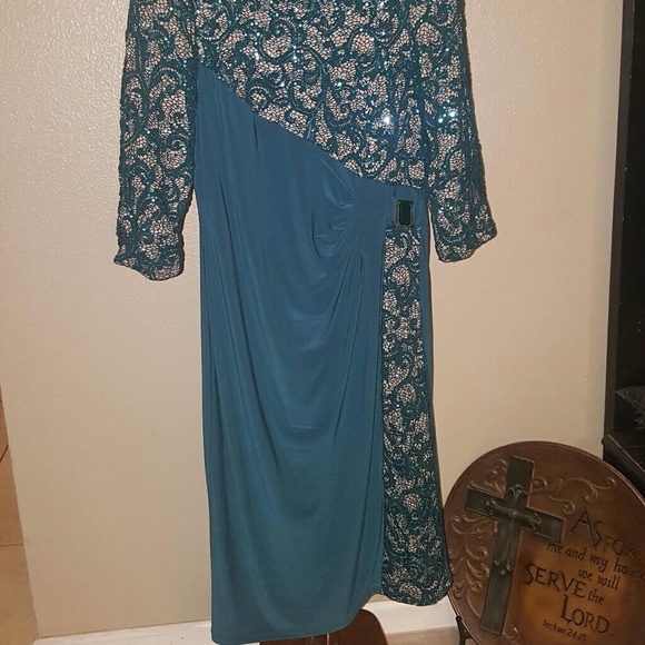 R&M Richards emerald green sequins dress - Picture 2 of 8