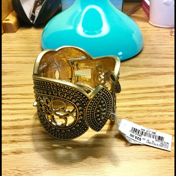 Textured Gold Cuff - Picture 2 of 3