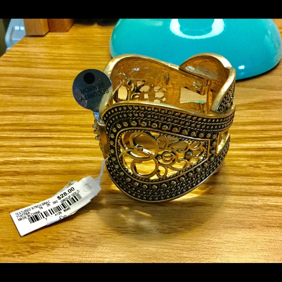 Textured Gold Cuff - Picture 3 of 3