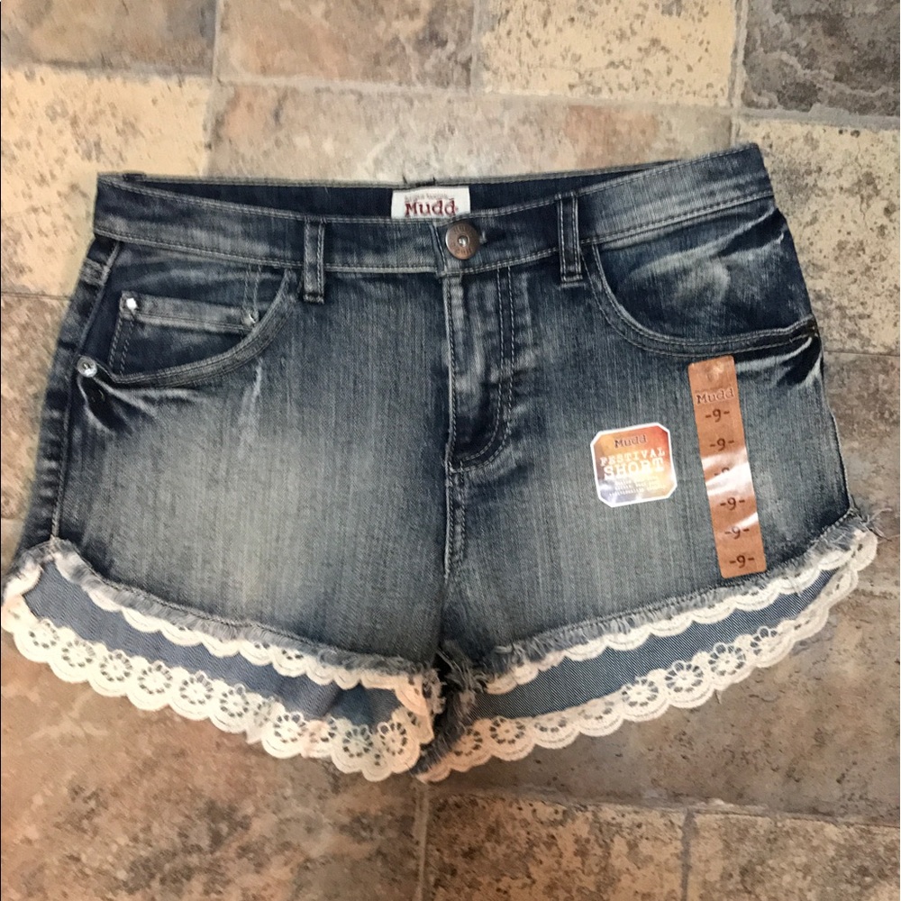 Mudd size 9 shorts with lace on bottom