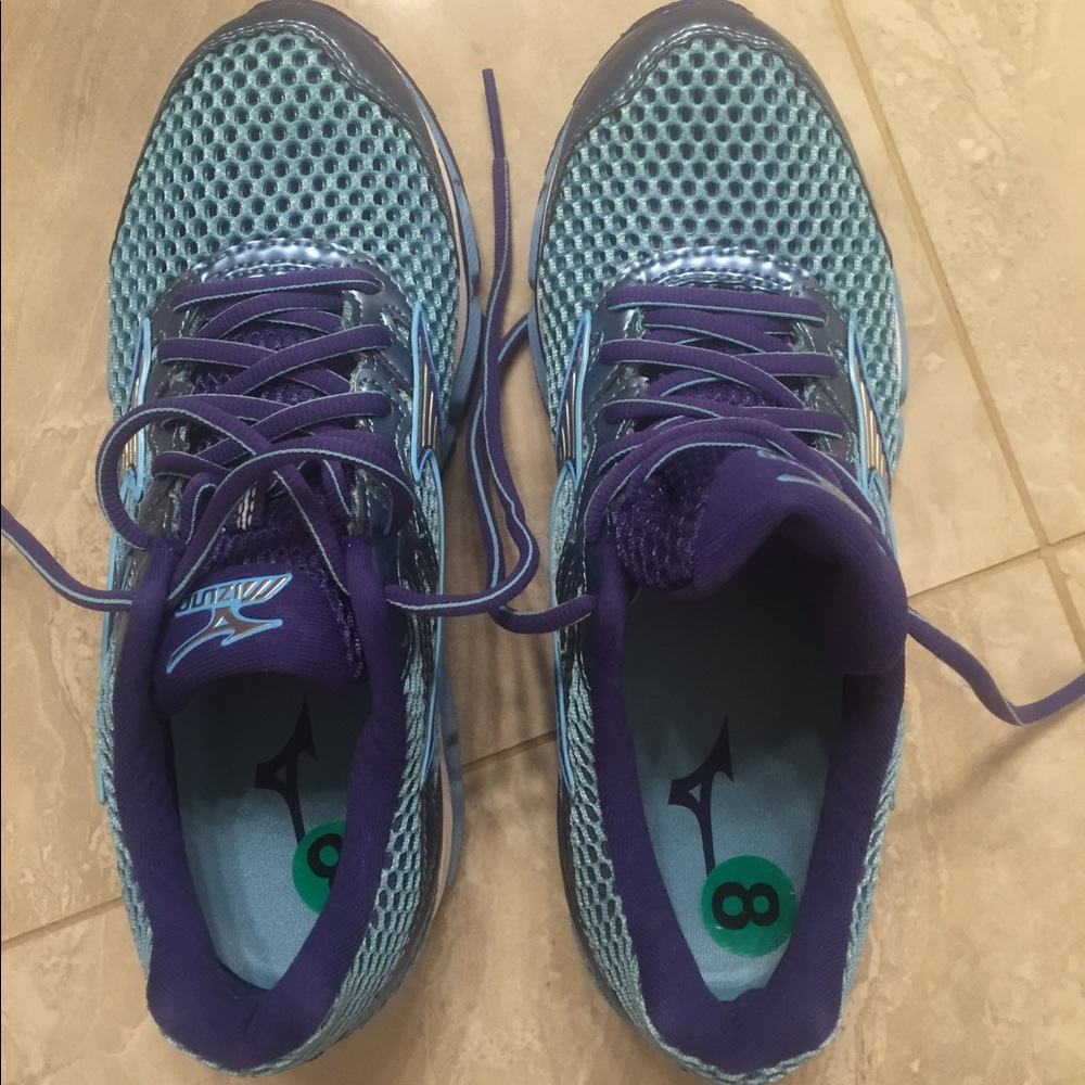 Mizuno Wave Enigma 5 Running Shoe Size 8