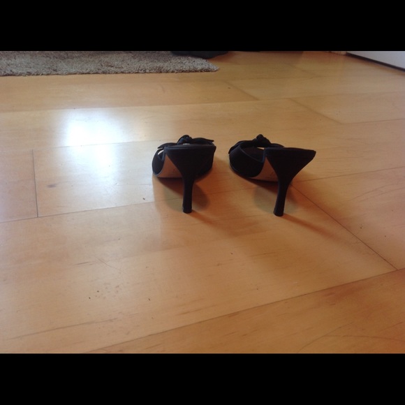 Nina. Shoes - Picture 3 of 3