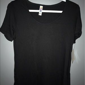Small solid black classic t