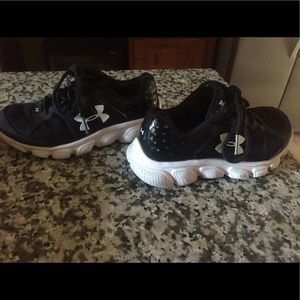 Boys sz 13 Under Armour