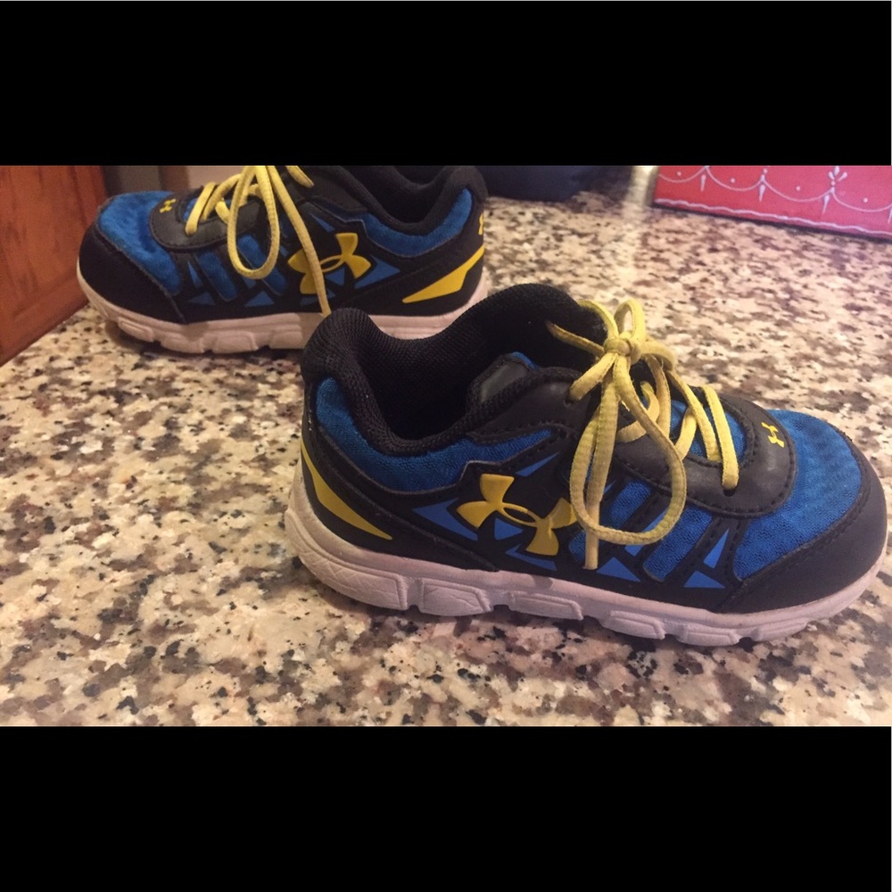 Boys under Armour sneakers toddler Sz 8